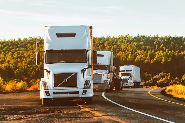 White Volvo semi-truck. Photo by Quintin Gellar.